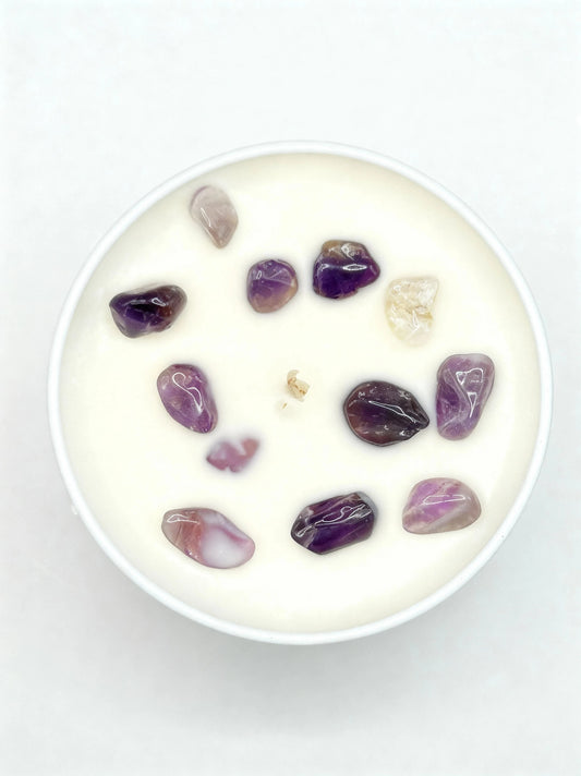 sojas-vaska-svece-labam-miegam-un-trauksmes-mazinasanai-ar-ametistu-marredeco