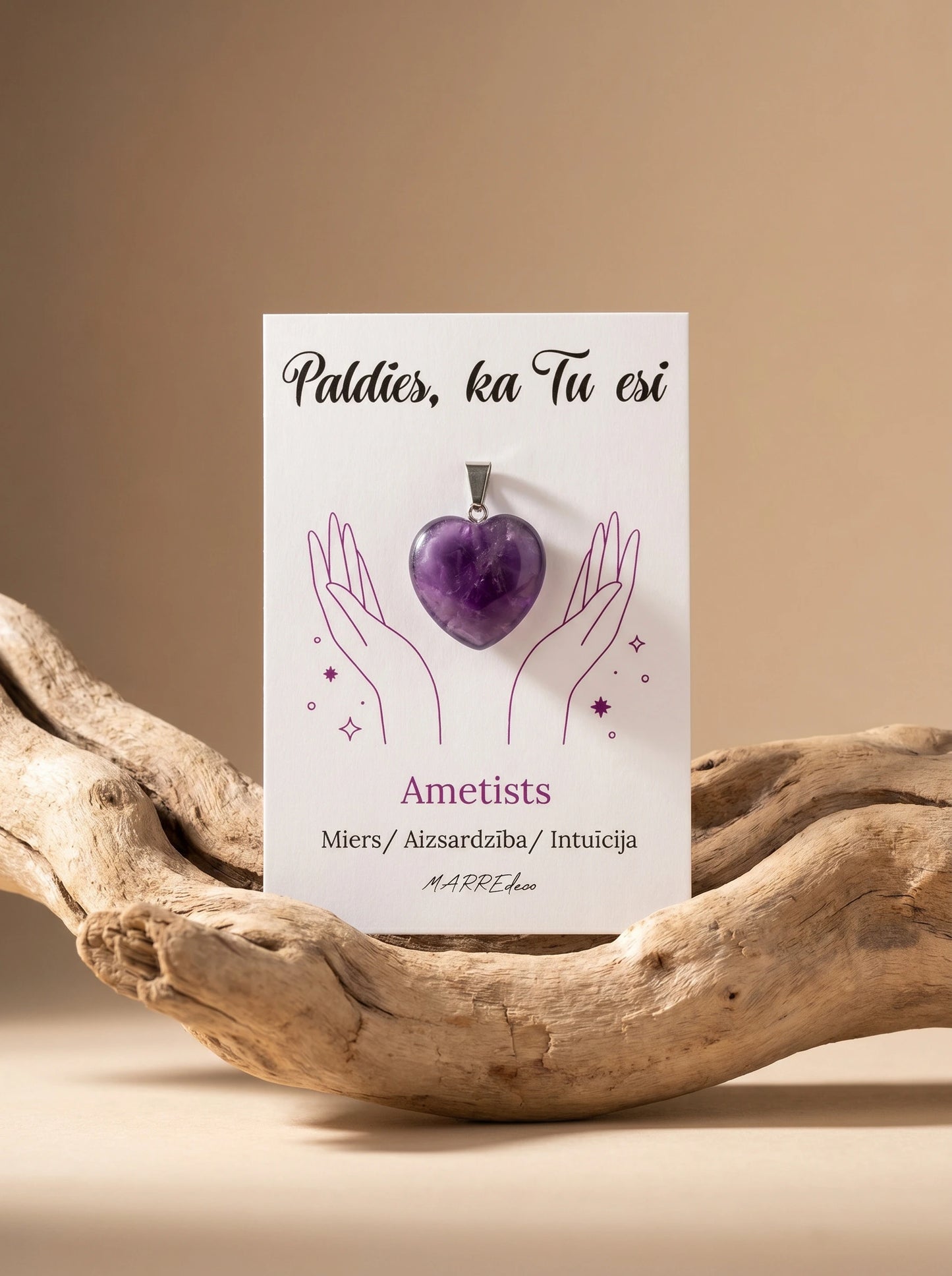 Dabīgā akmens ametista sirds kulons mieram un intuīcijai – emocionāla dāvana skaistā iepakojumā.