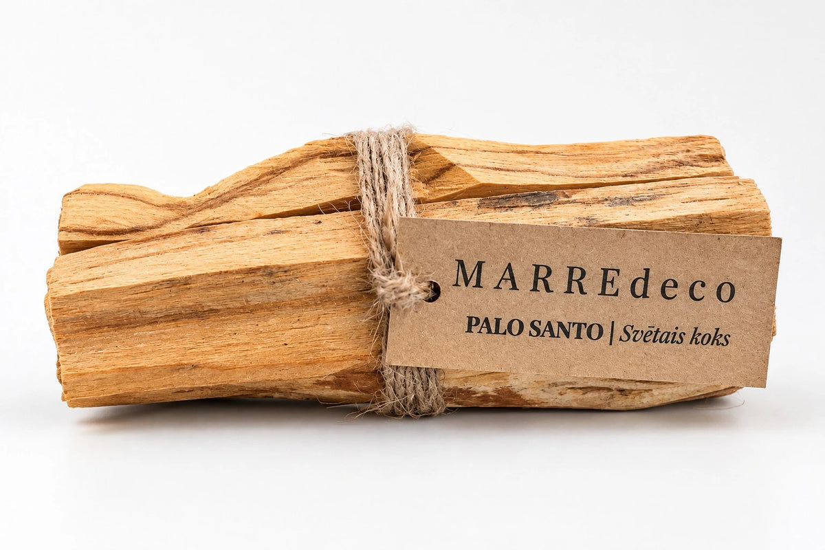 Trīs dabīgi Palo Santo kociņi ar MARREdeco zīmola etiķeti.