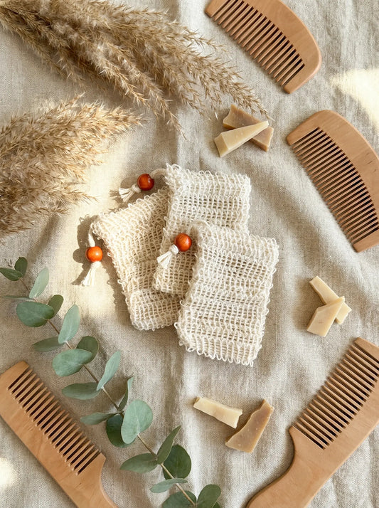 Sizāla maisiņš ziepju uzglabāšanai un masāžai — ilgtspējīgs vannas istabas aksesuārs dabiskam ādas kopšanas rituālam.