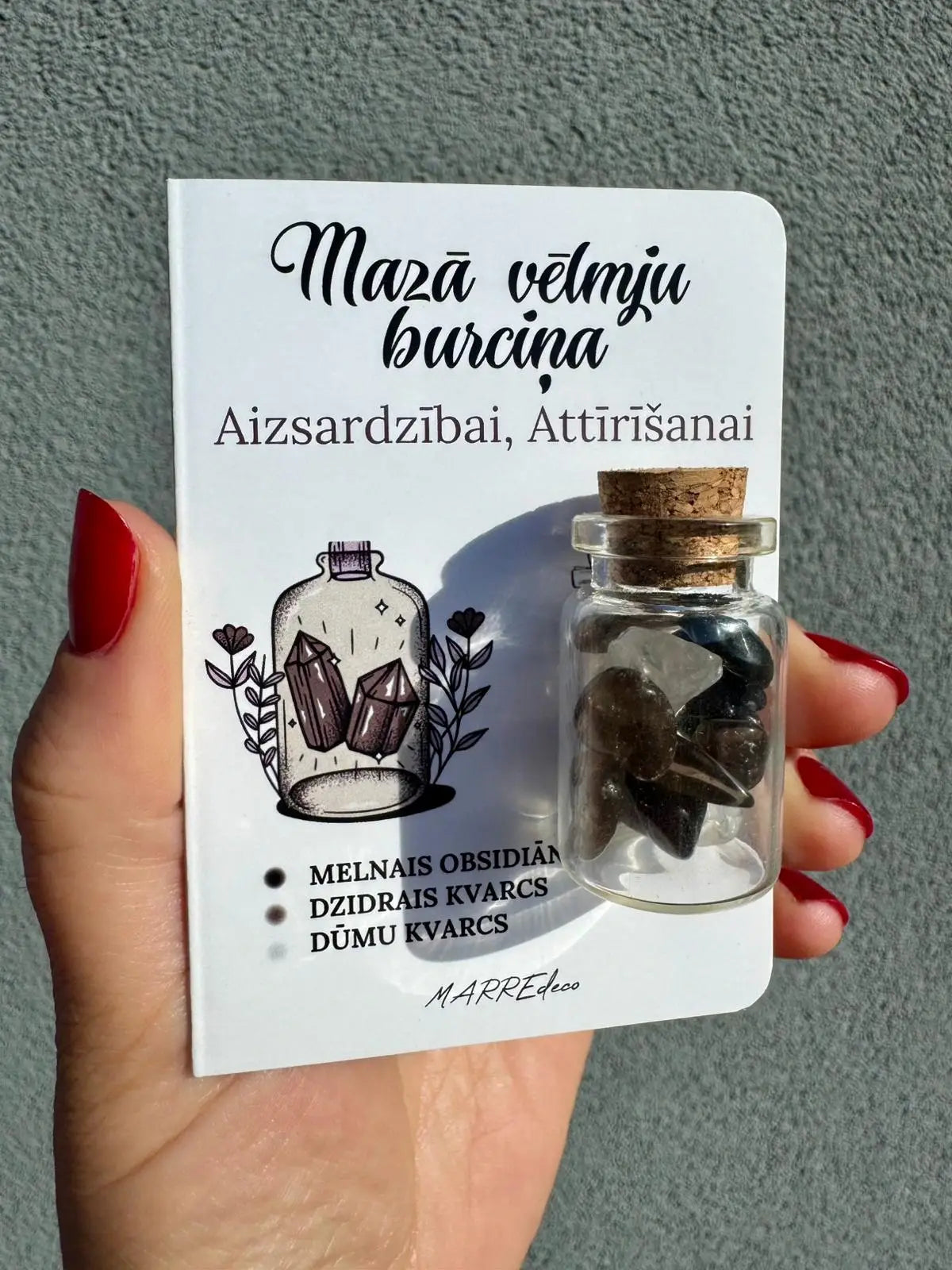 Kristālu komplekts burciņā personīgajai aizsardzībai un negatīvās enerģijas attīrīšanai — dāvana ar melno obsidiānu un dūmu kvarcu.
